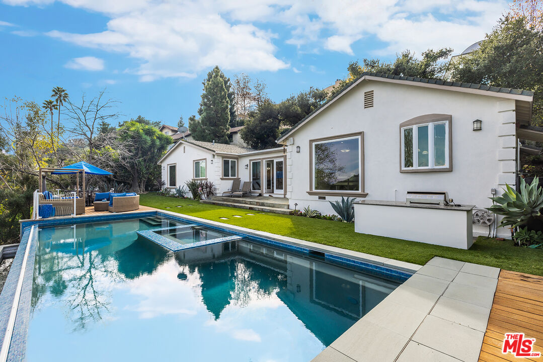 14367 Mulholland Dr