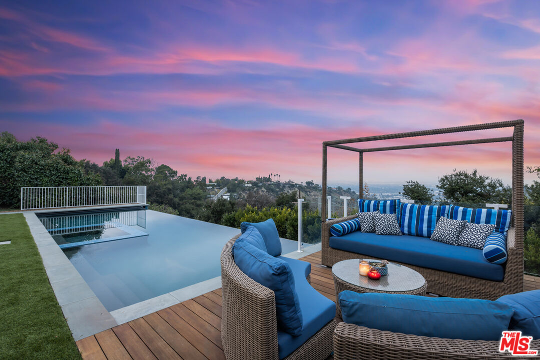 14367 Mulholland Dr