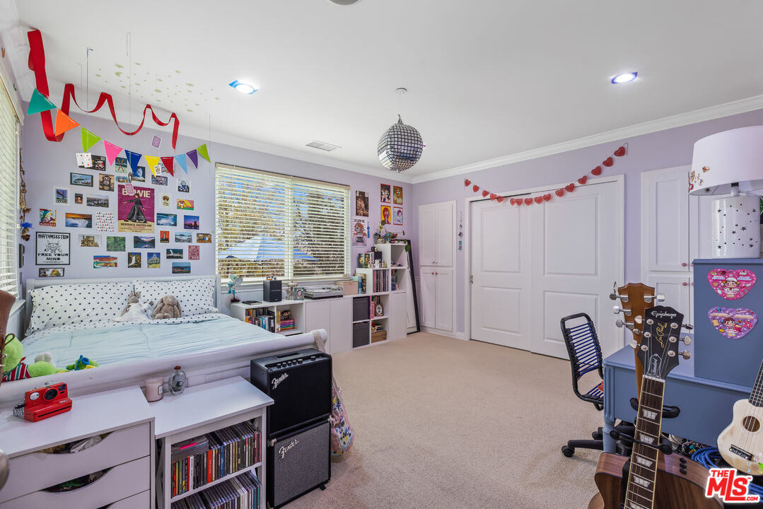 14367 Mulholland Dr