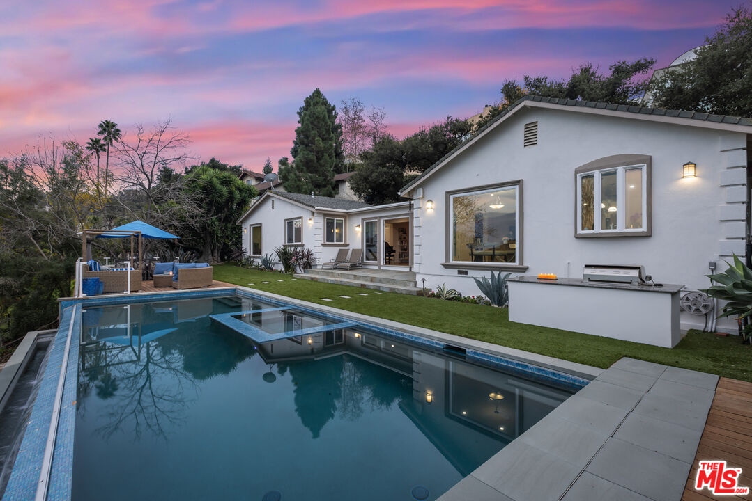 14367 Mulholland Dr
