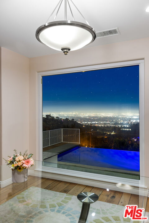 14367 Mulholland Dr