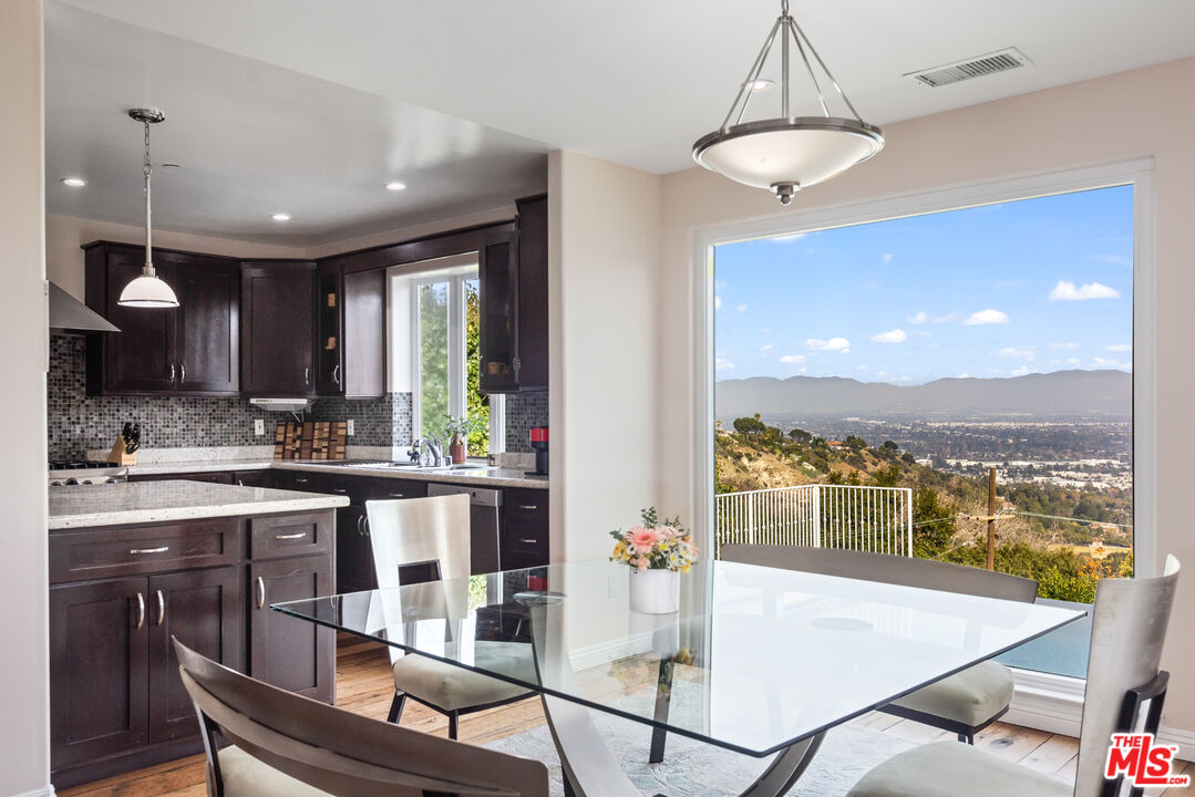 14367 Mulholland Dr