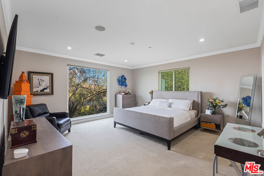 14367 Mulholland Dr
