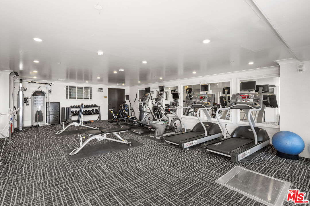 1645 Vine St Unit: 506