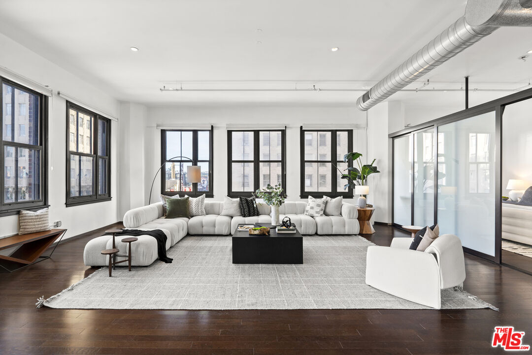 1645 Vine St Unit: 506