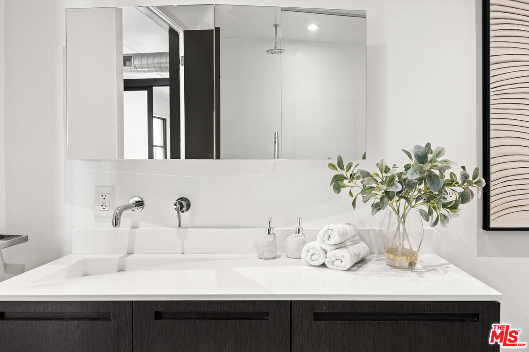 1645 Vine St Unit: 506