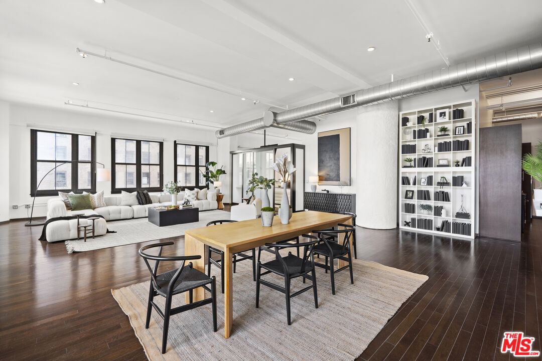 1645 Vine St Unit: 506