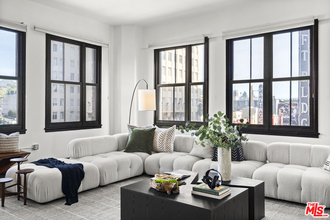 1645 Vine St Unit: 506