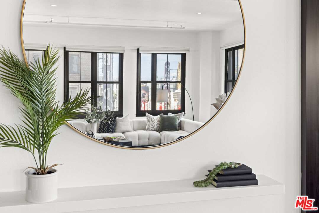 1645 Vine St Unit: 506