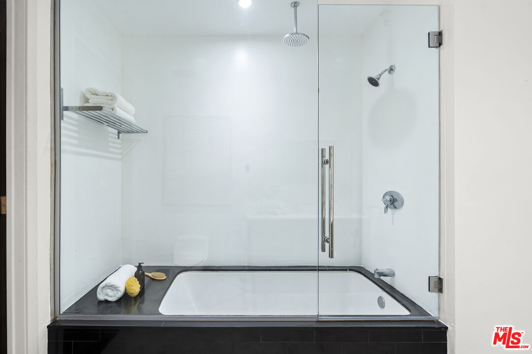 1645 Vine St Unit: 506