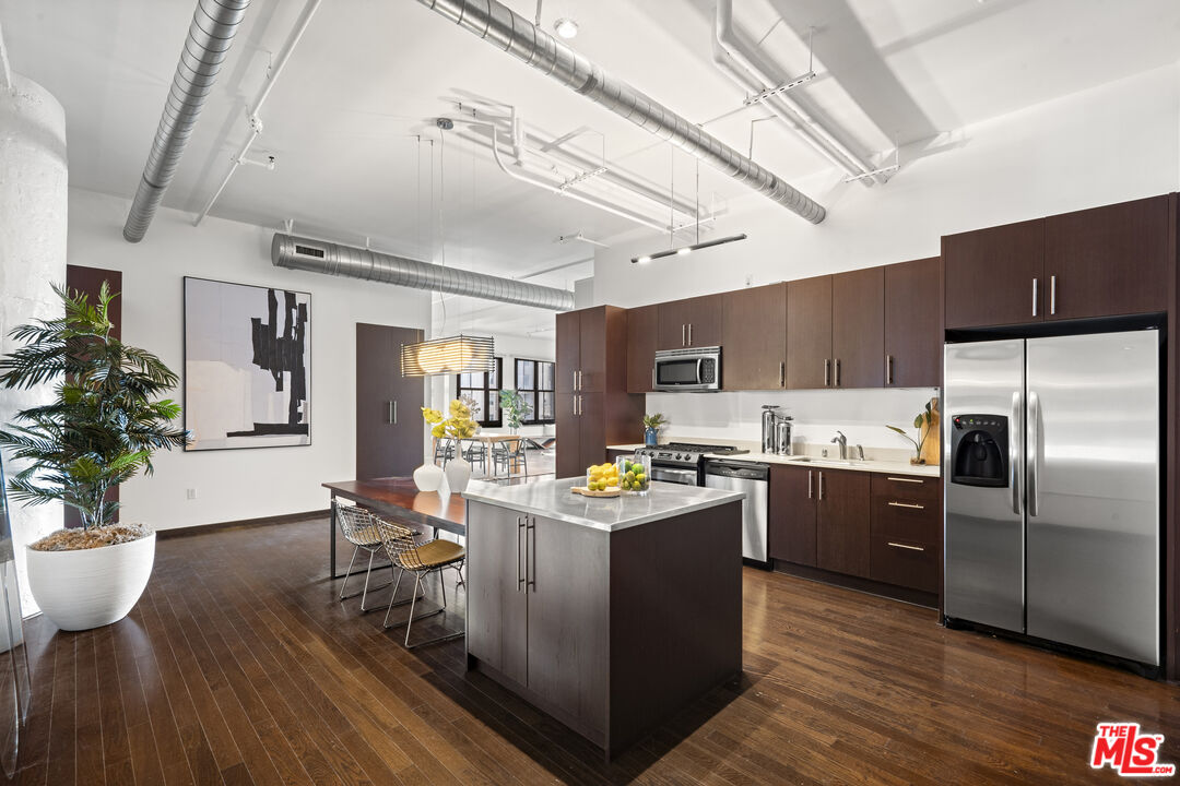 1645 Vine St Unit: 506