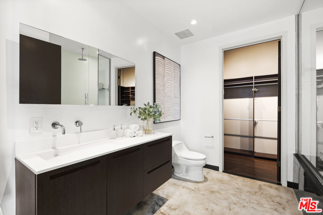 1645 Vine St Unit: 506