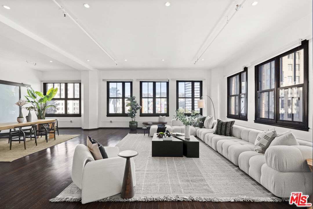 1645 Vine St Unit: 506