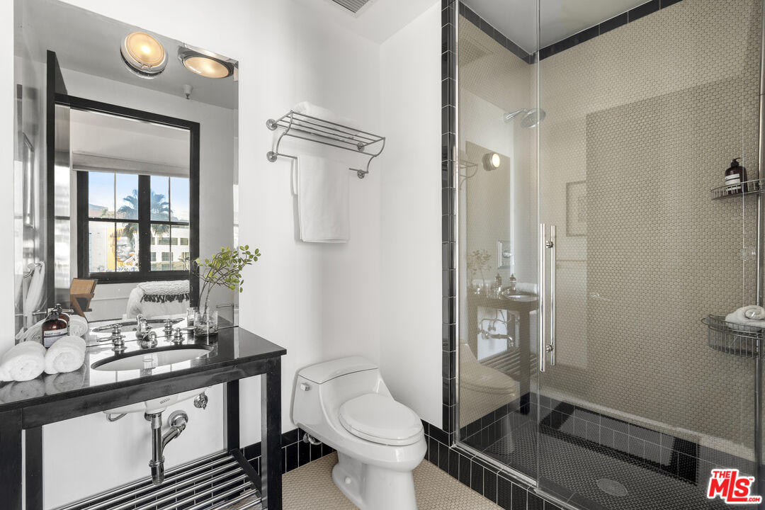 1645 Vine St Unit: 506