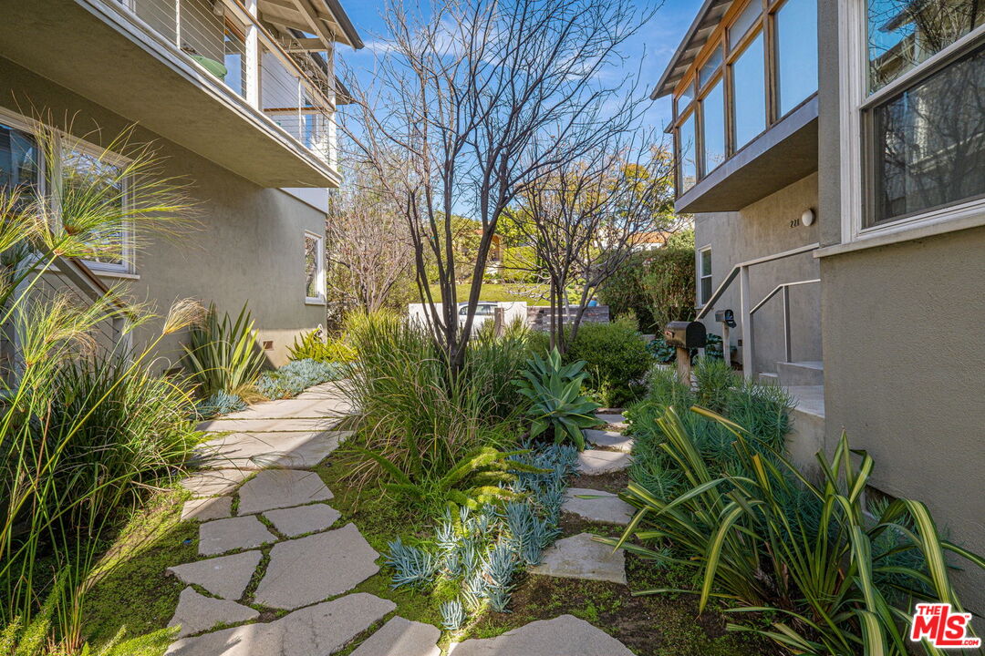219 3rd Ave