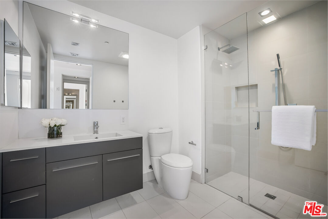 432 N Oakhurst Dr Unit: PH506