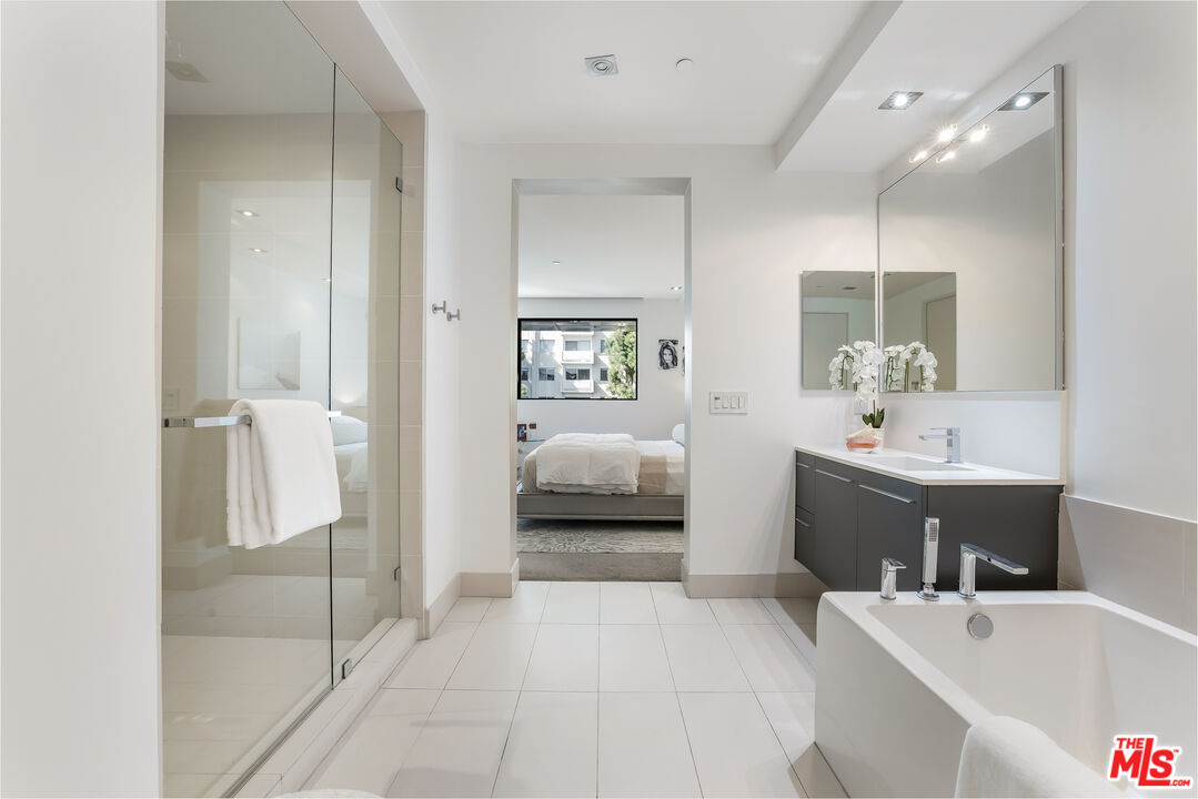 432 N Oakhurst Dr Unit: PH506