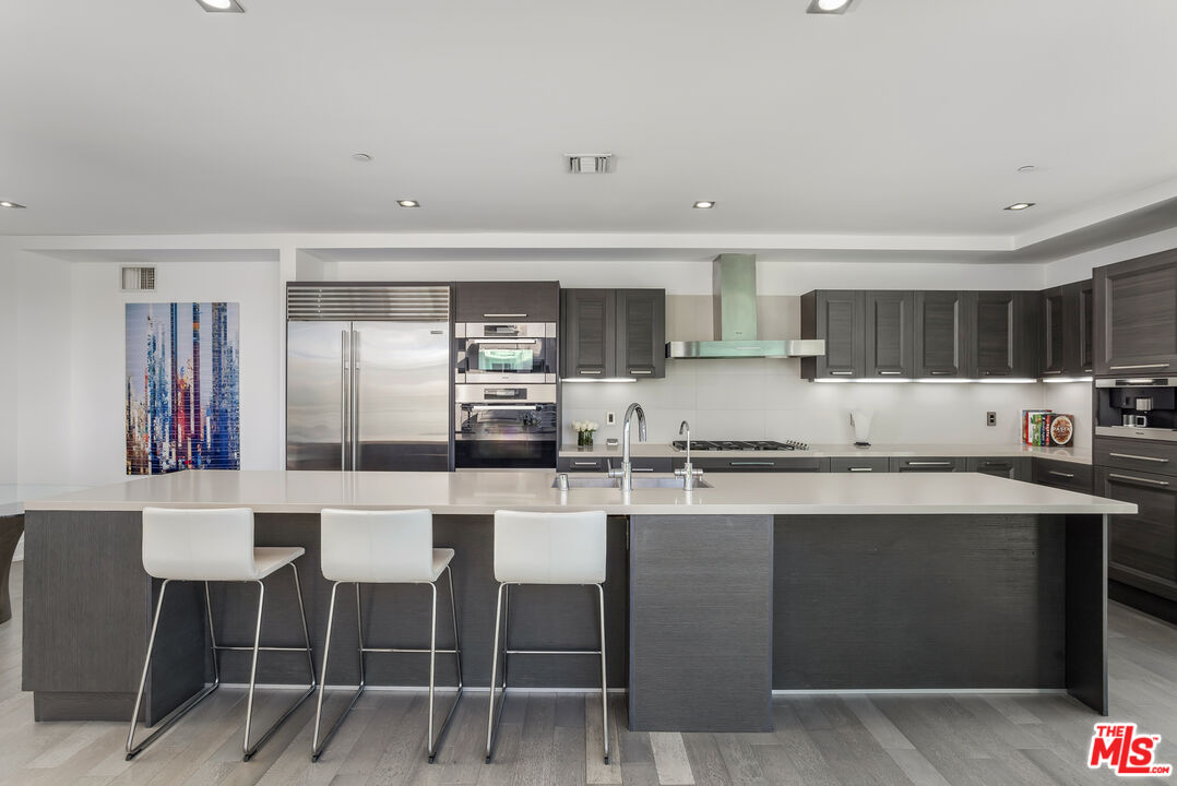432 N Oakhurst Dr Unit: PH506
