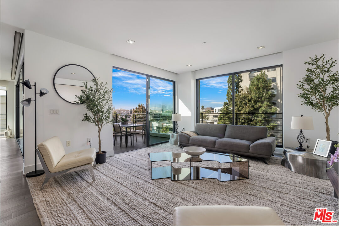 432 N Oakhurst Dr Unit: PH506