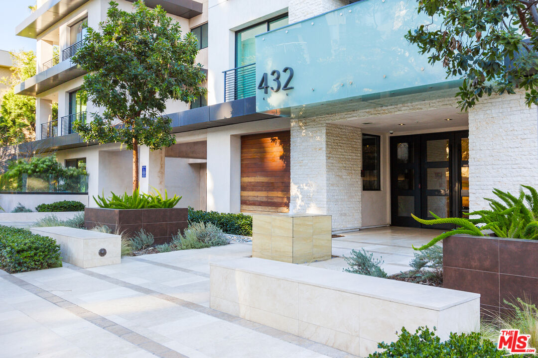 432 N Oakhurst Dr Unit: PH506