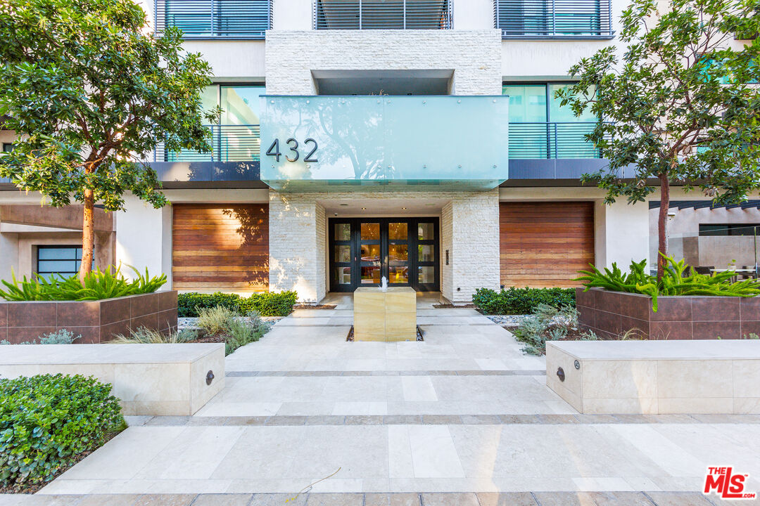 432 N Oakhurst Dr Unit: PH506