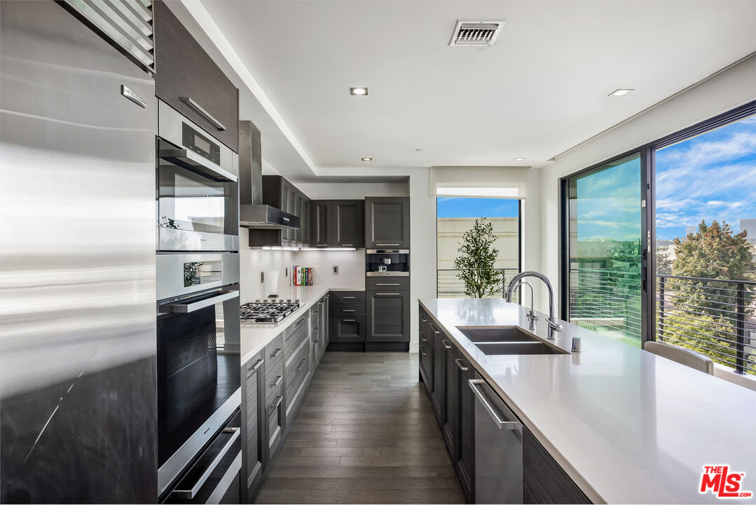 432 N Oakhurst Dr Unit: PH506