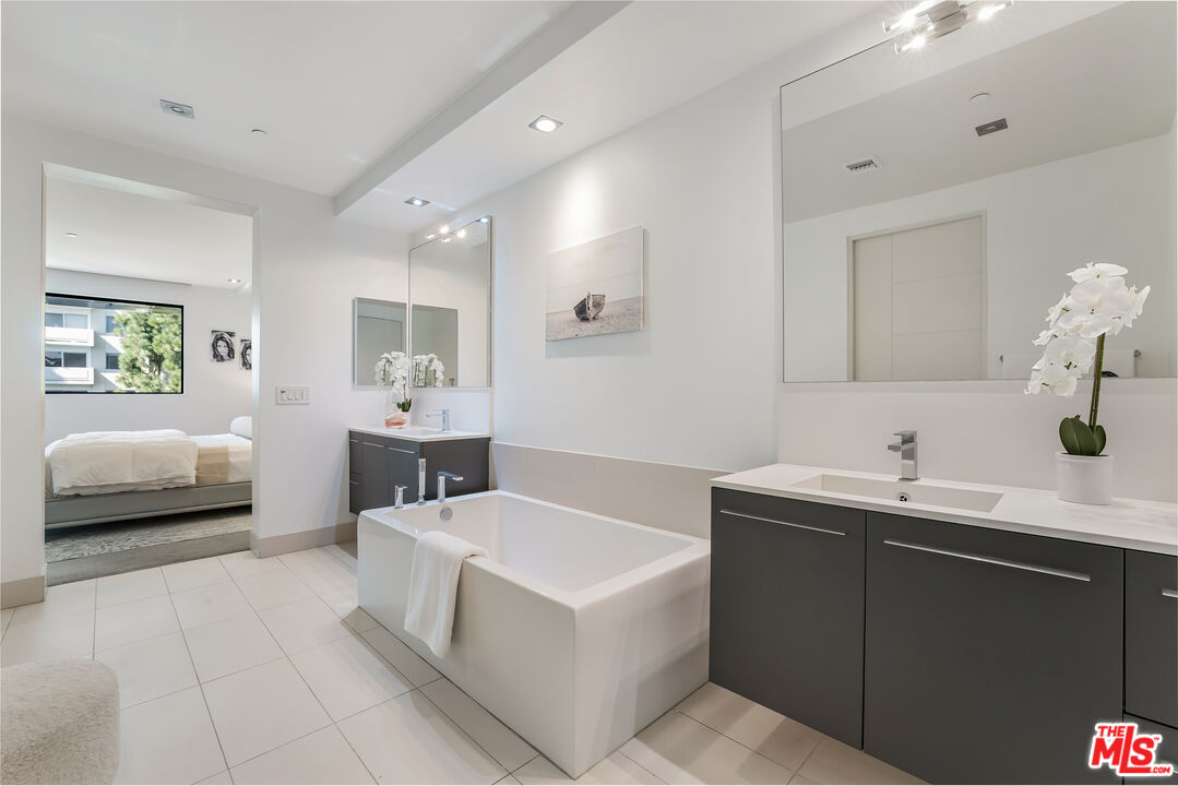 432 N Oakhurst Dr Unit: PH506