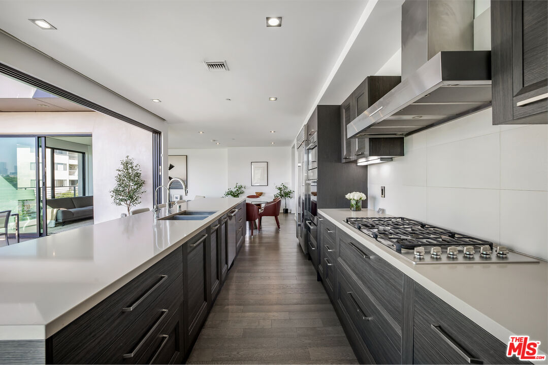 432 N Oakhurst Dr Unit: PH506
