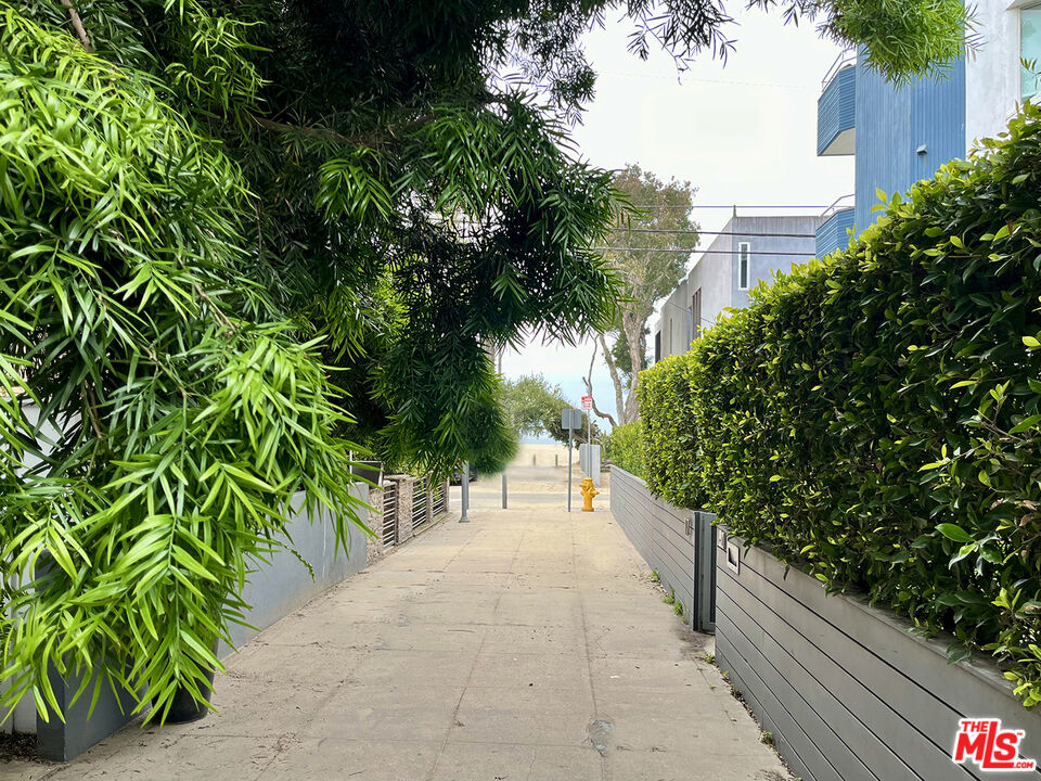 17 26th Ave