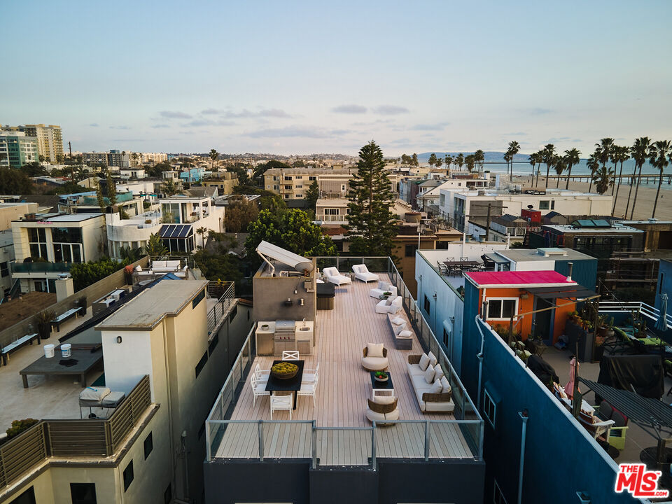 17 26th Ave