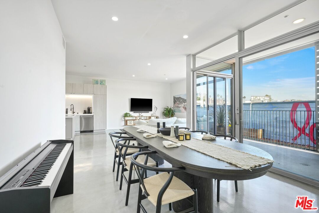 901 Hancock Ave Unit: 301