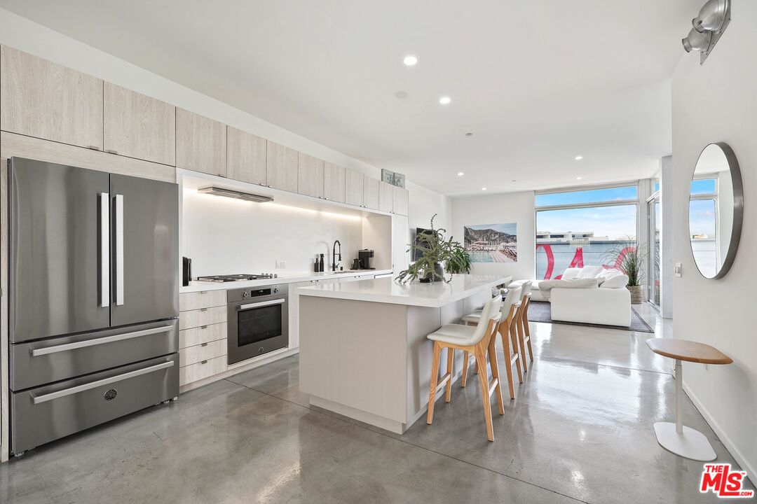 901 Hancock Ave Unit: 301