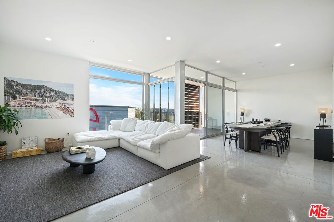 901 Hancock Ave Unit: 301