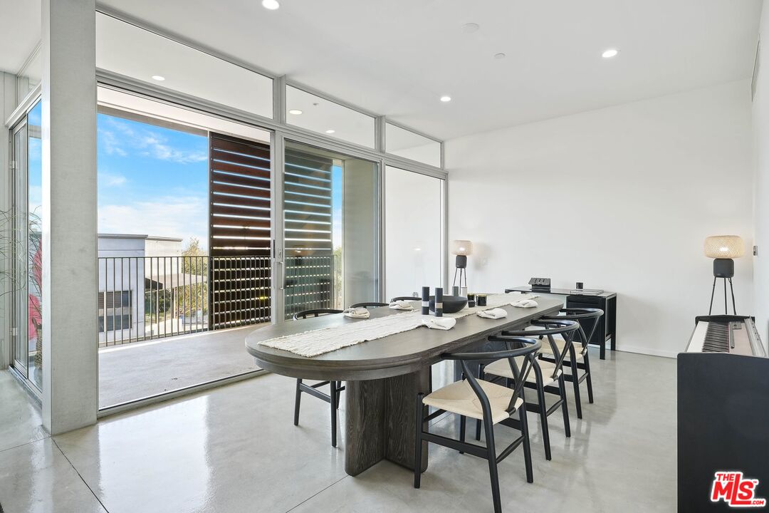901 Hancock Ave Unit: 301
