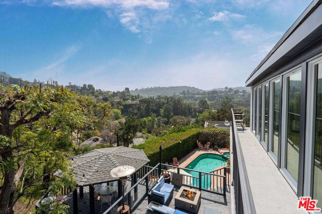 3537 Berry Dr