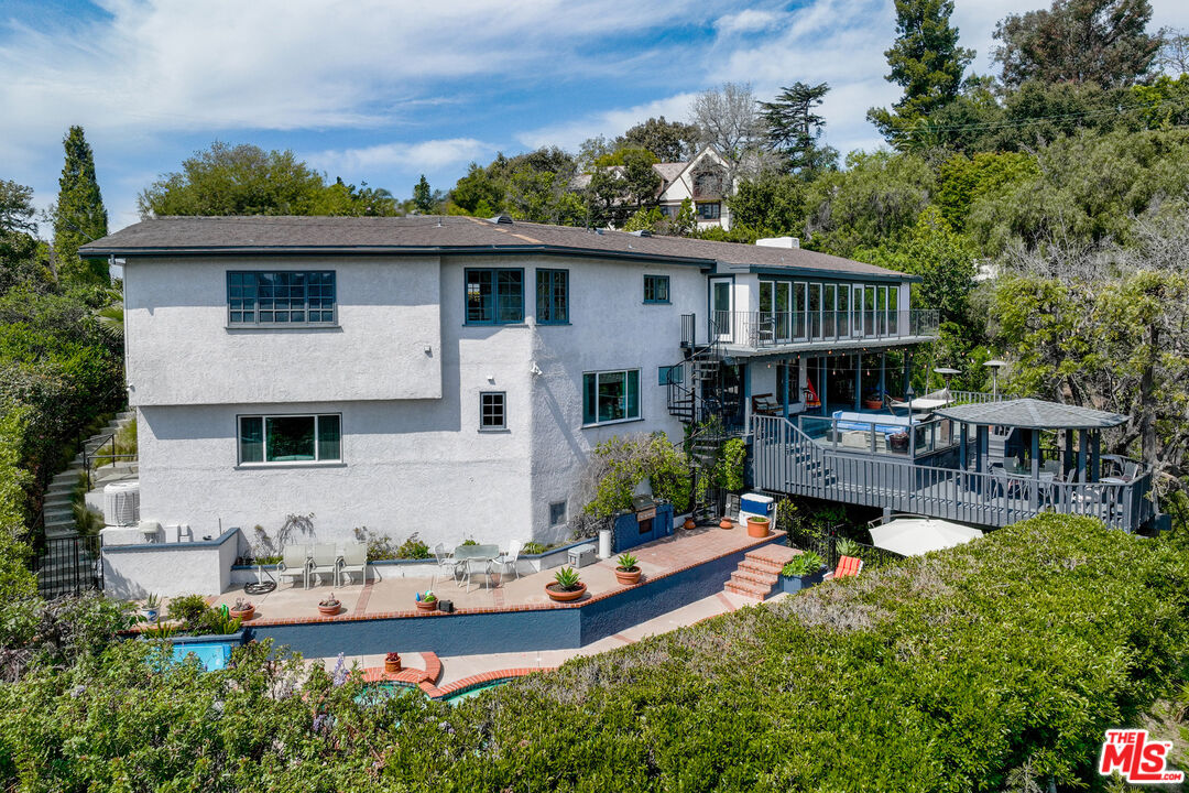3537 Berry Dr