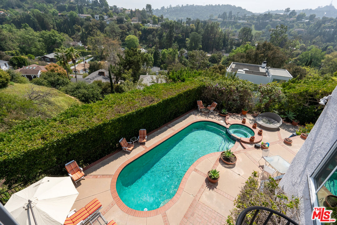 3537 Berry Dr