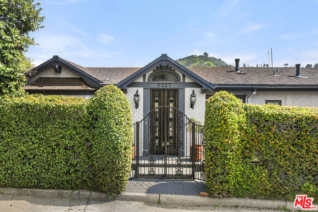 3537 Berry Dr