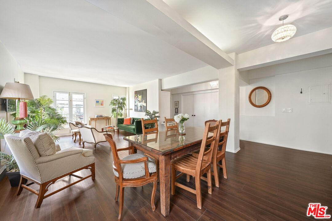 109 N Sycamore Ave Unit: 204