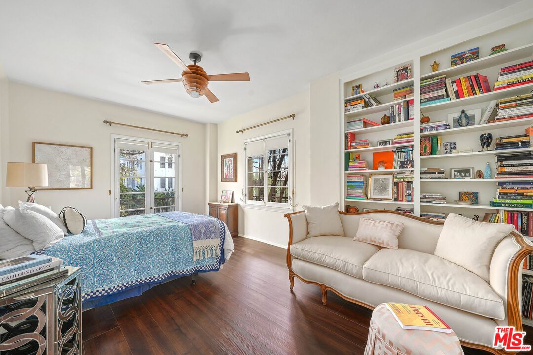 109 N Sycamore Ave Unit: 204