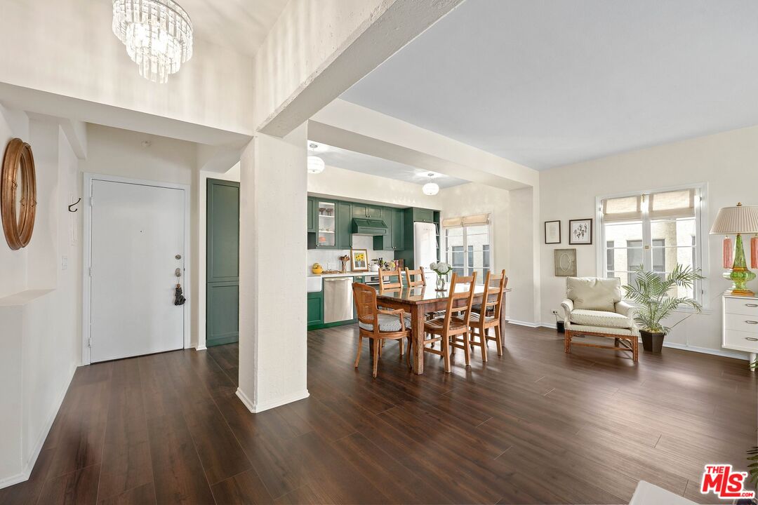 109 N Sycamore Ave Unit: 204