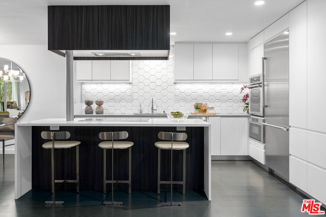 850 N Kings Rd Unit: 204