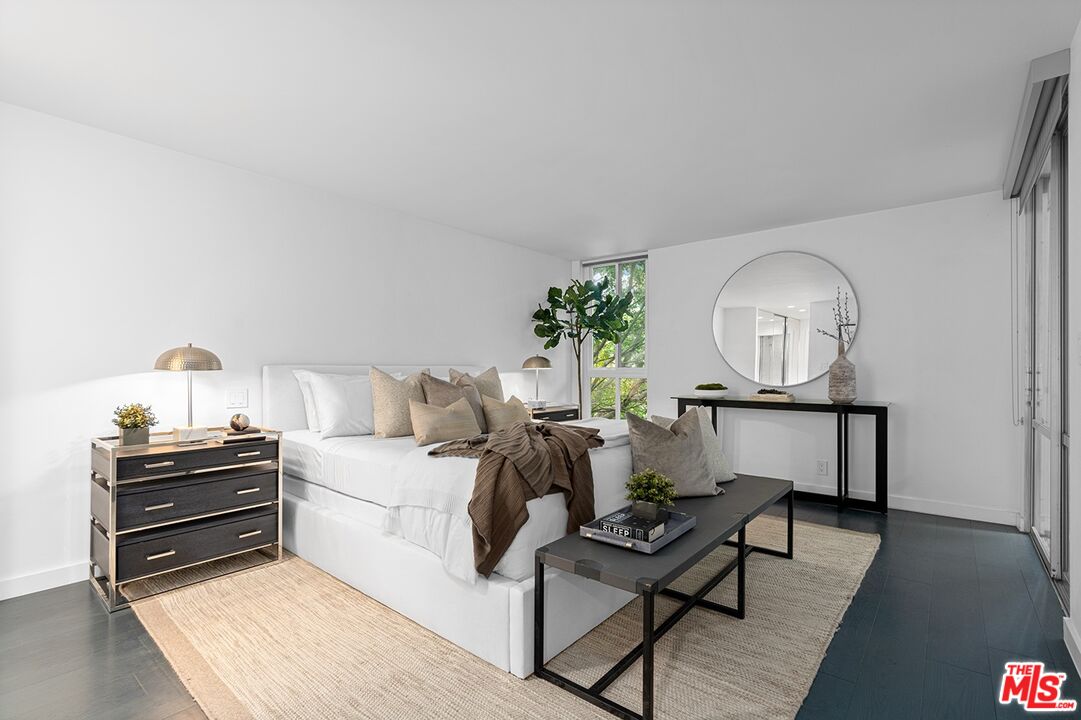 850 N Kings Rd Unit: 204