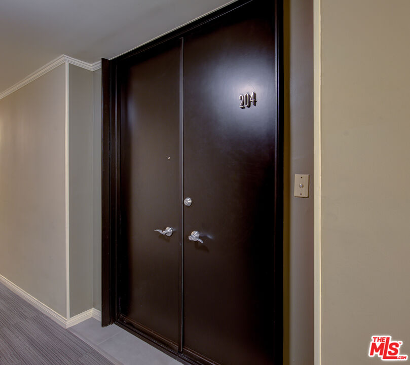 850 N Kings Rd Unit: 204