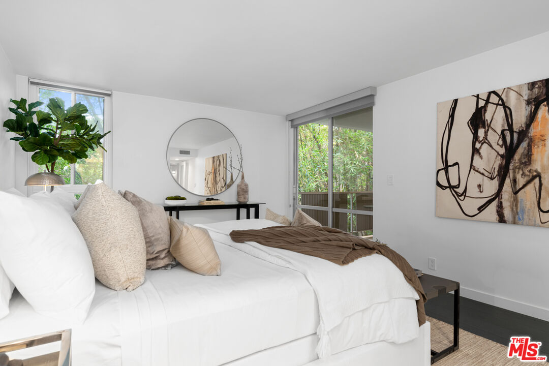 850 N Kings Rd Unit: 204