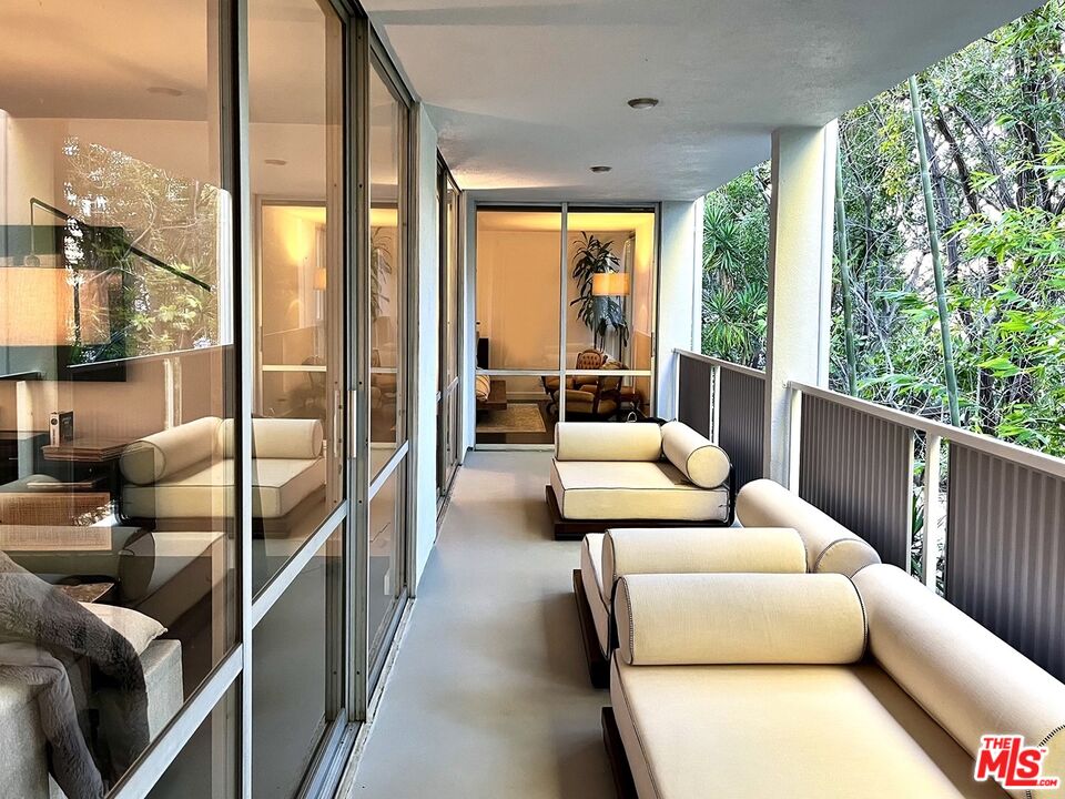 850 N Kings Rd Unit: 204