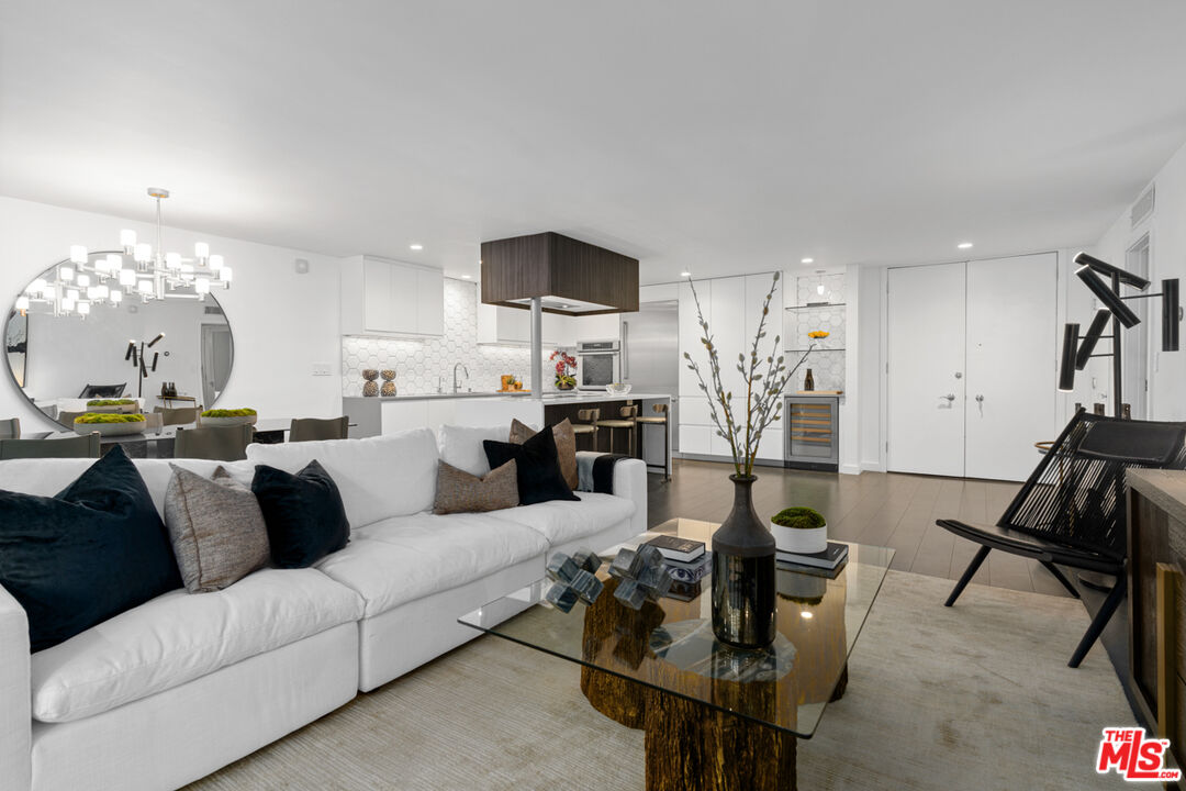 850 N Kings Rd Unit: 204