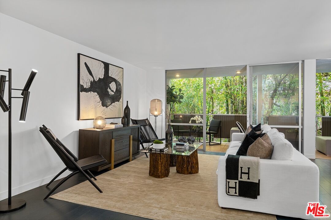 850 N Kings Rd Unit: 204