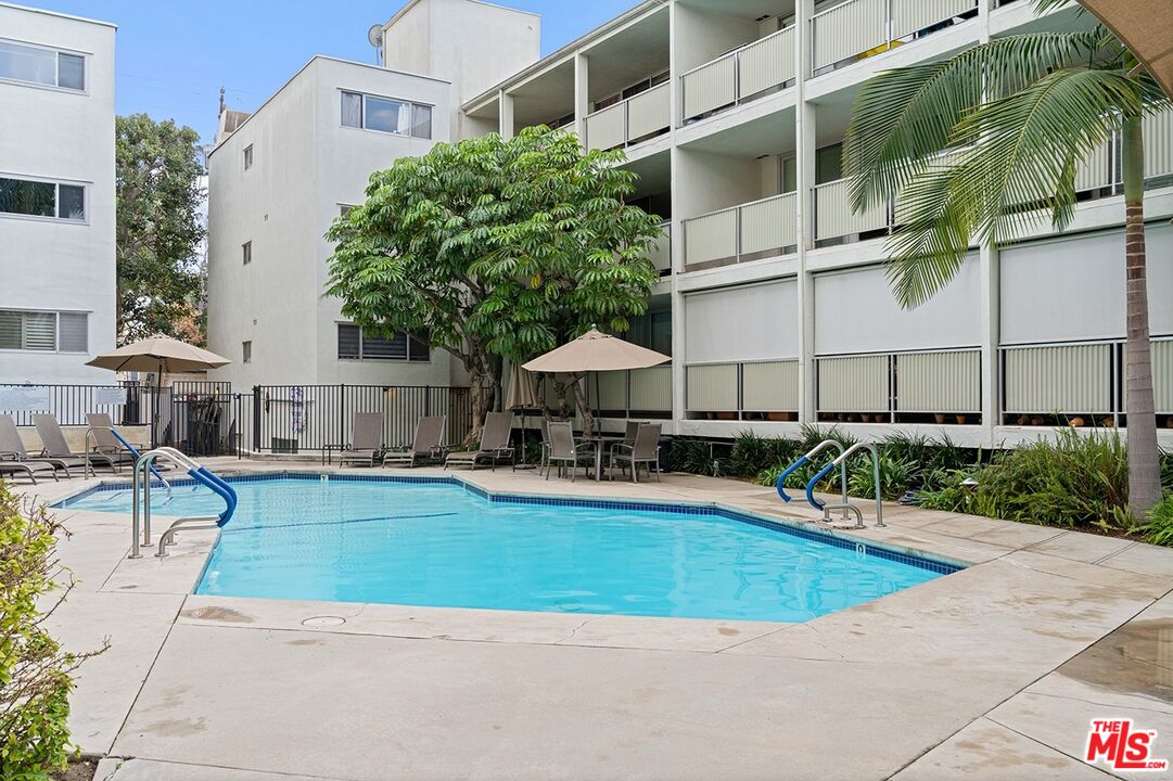 850 N Kings Rd Unit: 204
