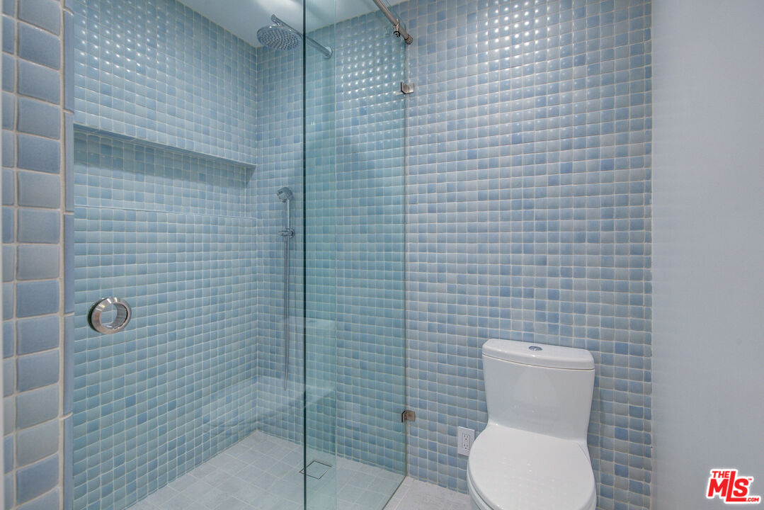 850 N Kings Rd Unit: 204